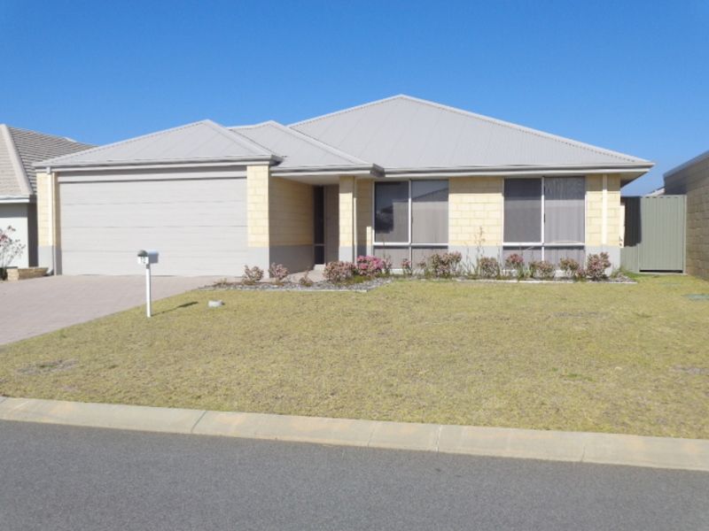 4 bedrooms House in 12 Blair Street SOUTH YUNDERUP WA, 6208