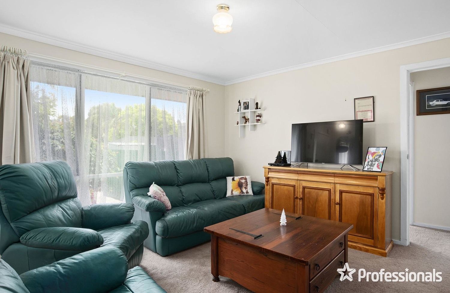 3 Honeysuckle Walk, Croydon South VIC 3136, Image 2