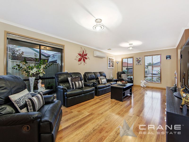 9 Mokoan Place, Caroline Springs VIC 3023, Image 2