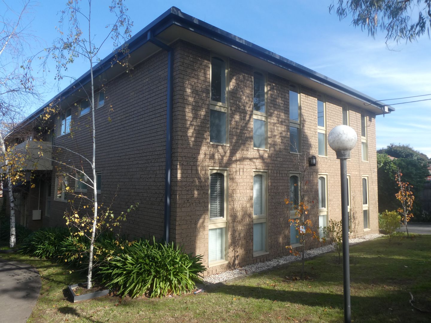 2 bedrooms Apartment / Unit / Flat in 2/3 Howard Street BOX HILL VIC, 3128