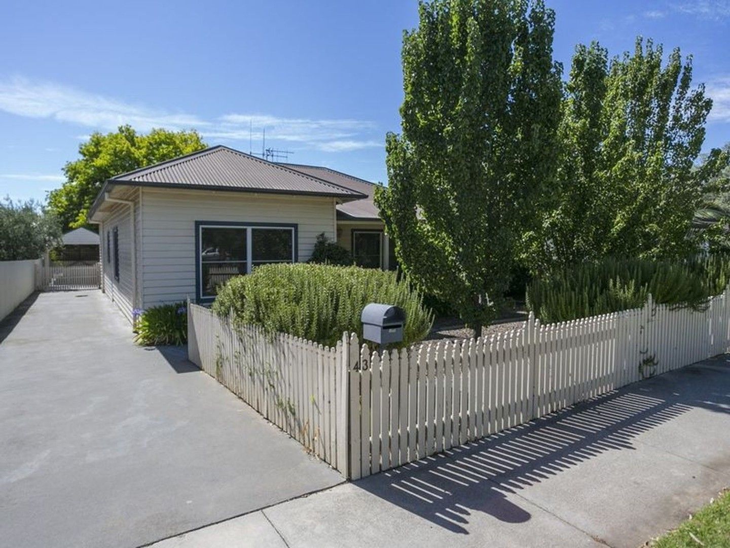 3 bedrooms House in 43 Reginald Street QUARRY HILL VIC, 3550