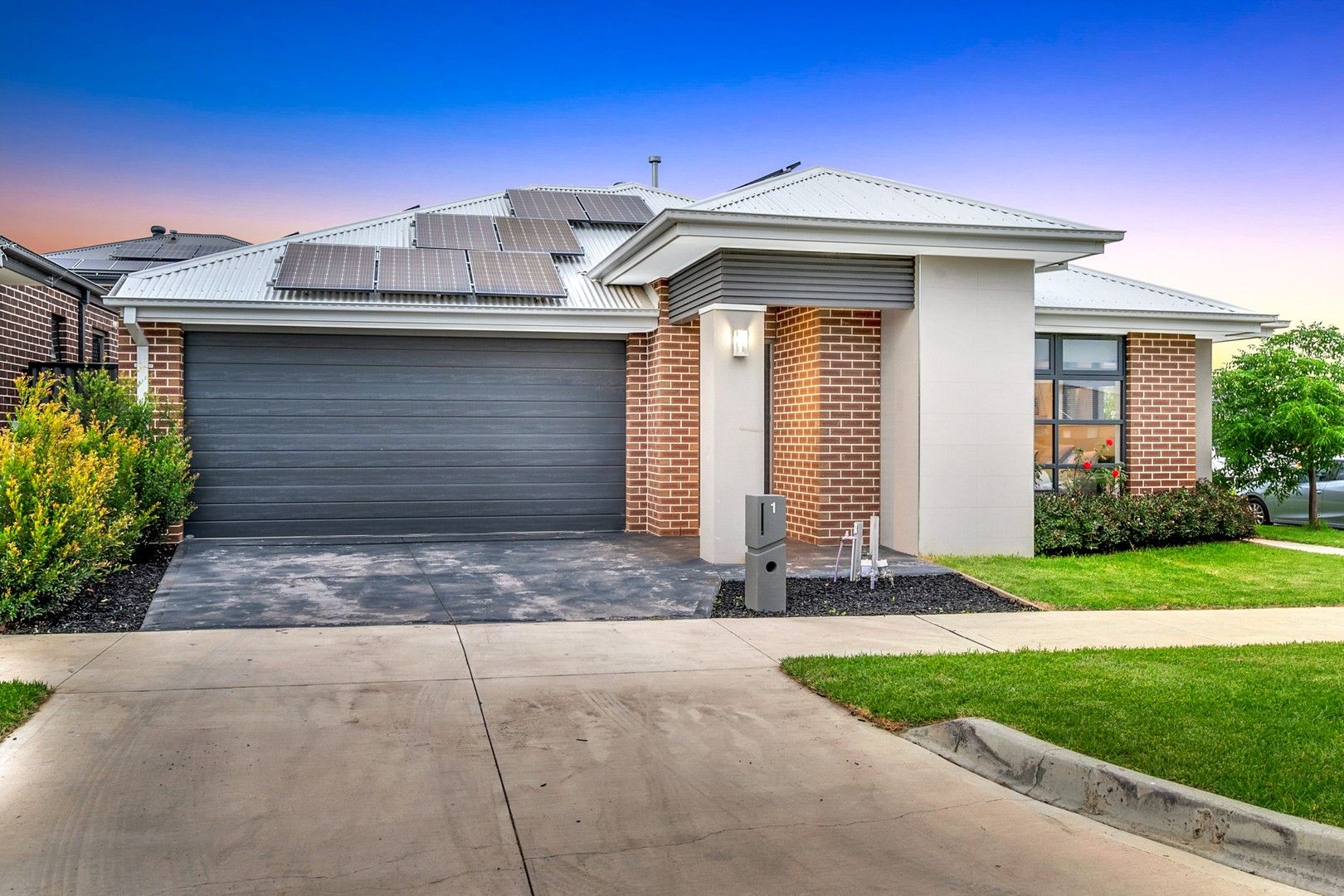 3 bedrooms House in 1 Acmena Place CRAIGIEBURN VIC, 3064