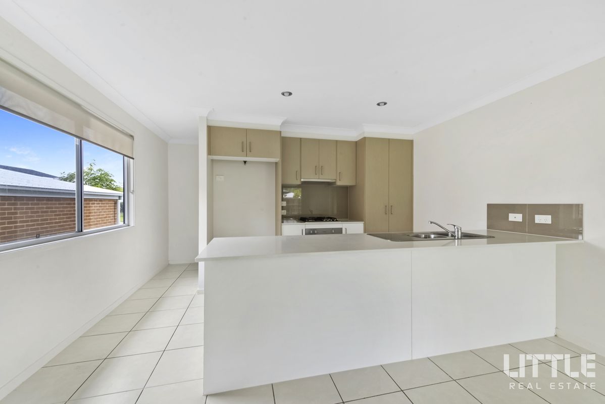 71 Willow Rise Drive, Waterford QLD 4133, Image 2