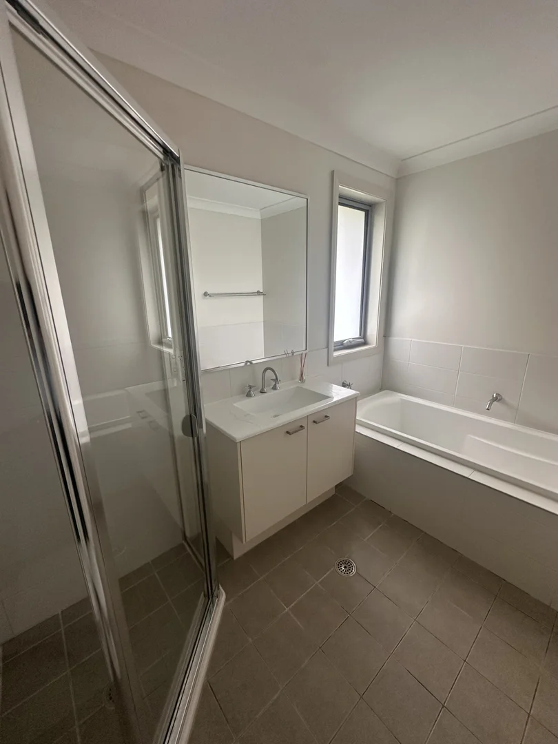 Additional image 9 of 41 Sovereign Circuit, Glenfield NSW 2167