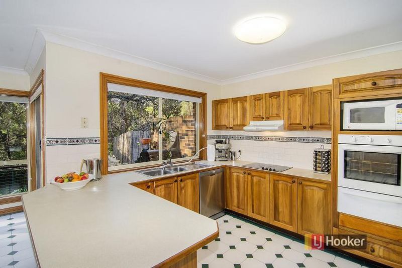 2/5 Woodchester Close, CASTLE HILL NSW 2154, Image 2