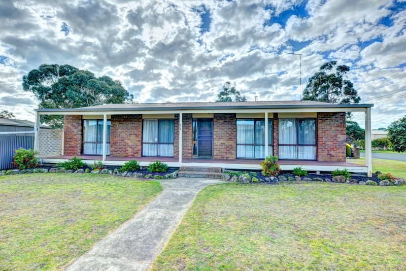 11 Colombard Court, Mitchell Park VIC 3355