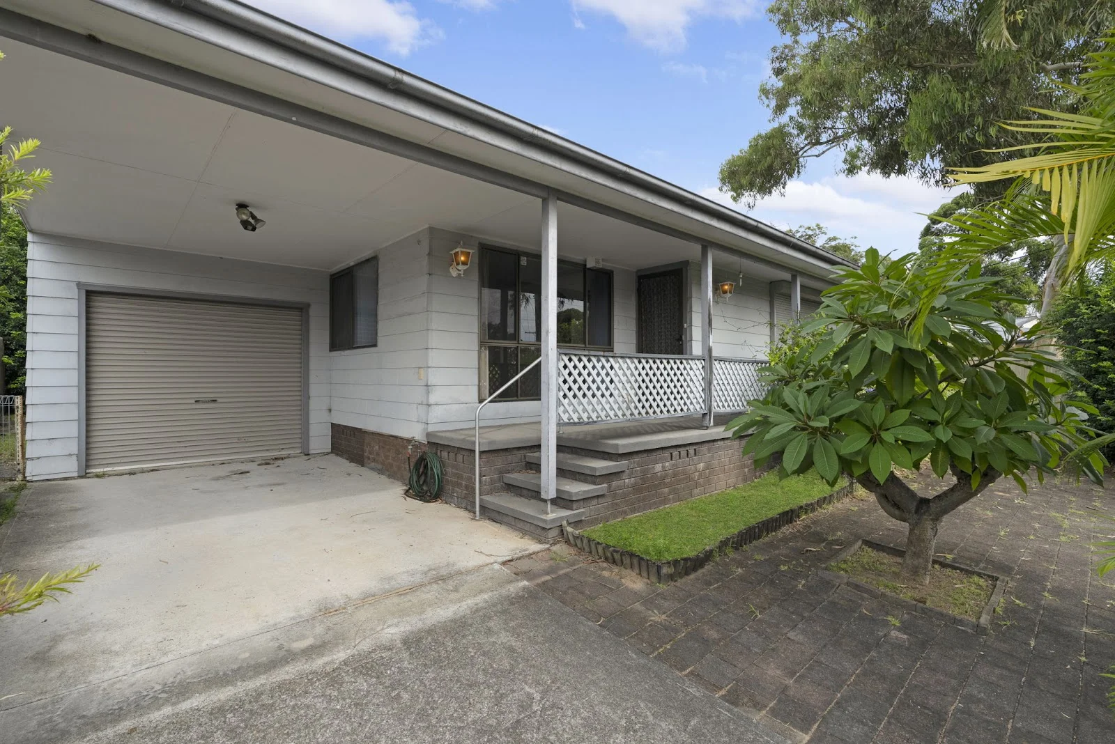 5 Campbell Parade, Mannering Park NSW 2259