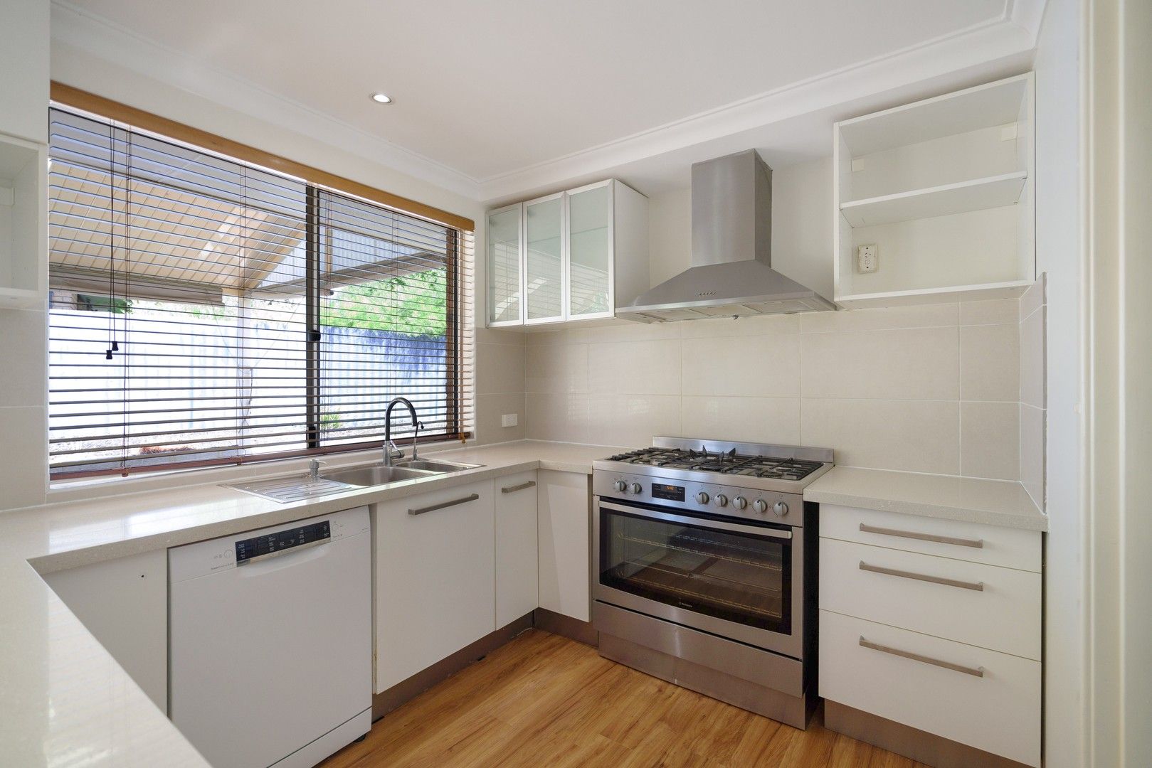 3 bedrooms House in 12 Sowden Drive SAMSON WA, 6163