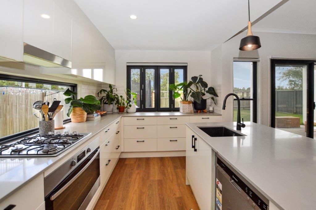 5 bedrooms House in 40 Cooper Way SPRING MOUNTAIN QLD, 4300