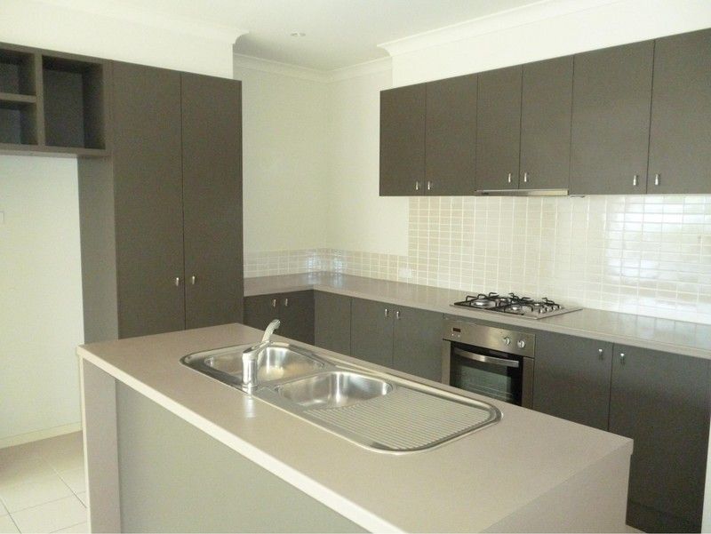 3 bedrooms Townhouse in 9 Tootgarook Lane EPPING VIC, 3076
