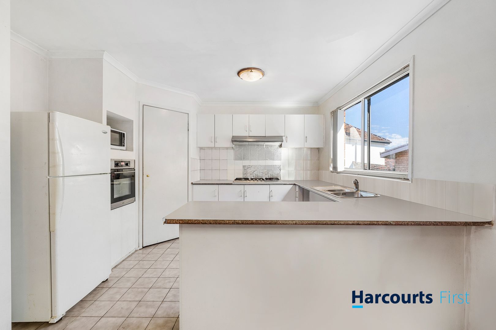12 Crown Close, Oakleigh East VIC 3166, Image 2