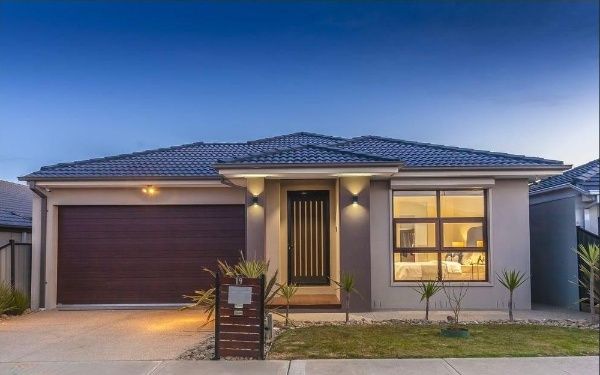 4 bedrooms House in 19 Bradshaw Avenue CRAIGIEBURN VIC, 3064