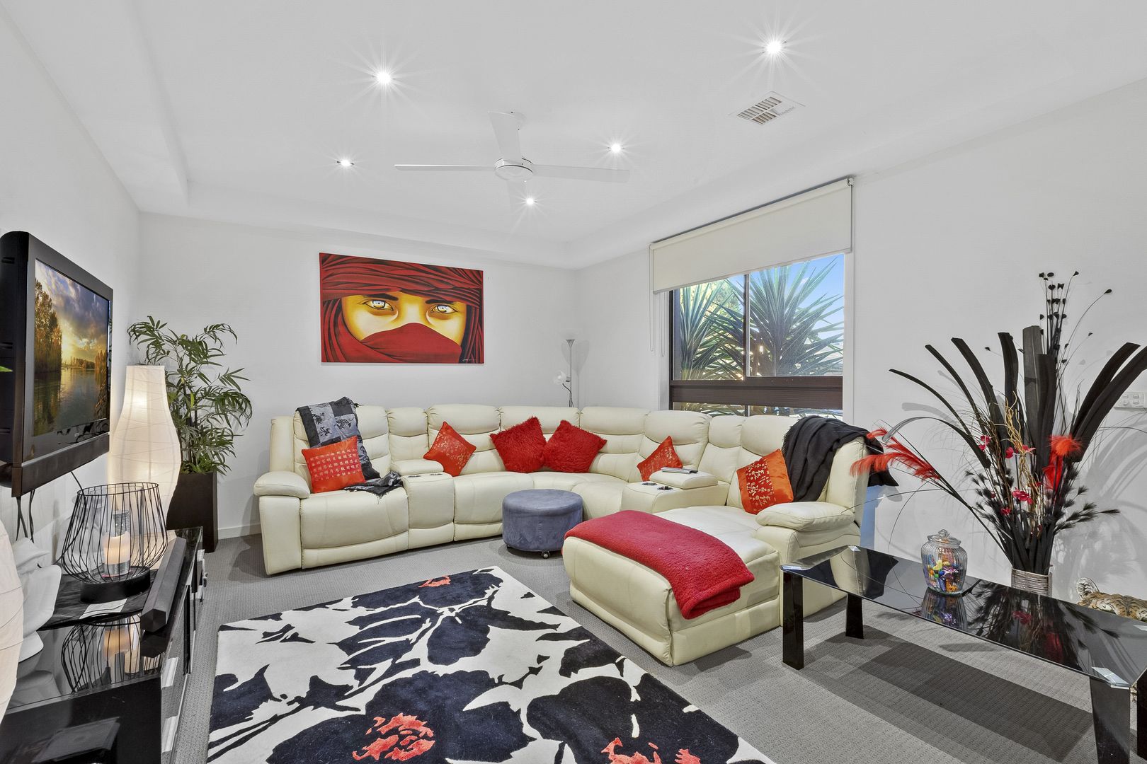 1/3 Montrose Court, Sydenham VIC 3037, Image 2