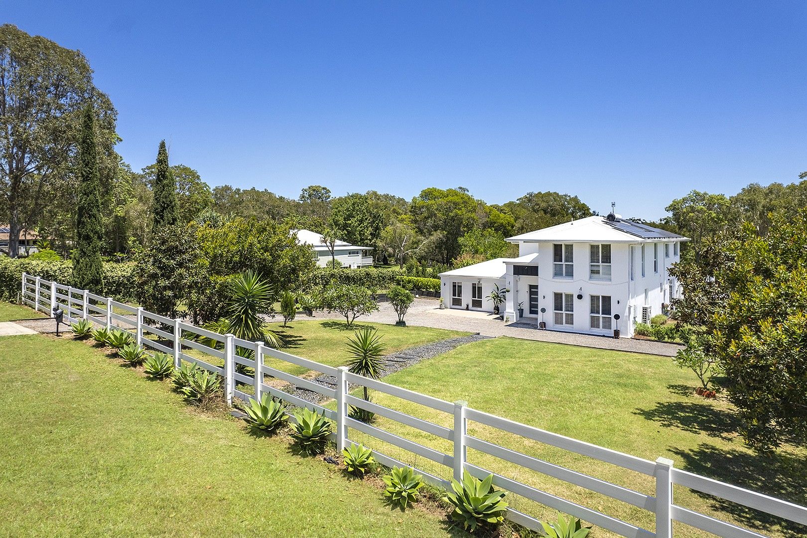 5 bedrooms House in 30 Lake Vista Dr PEREGIAN BEACH QLD, 4573