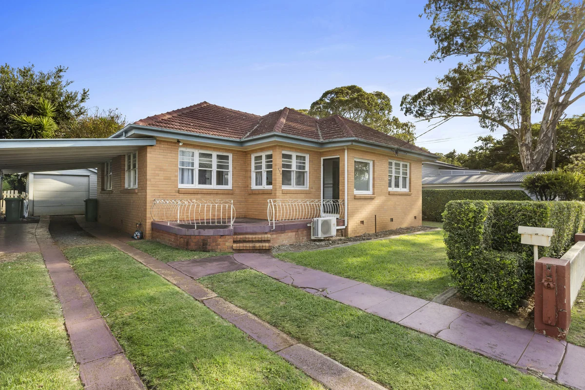 256 Campbell Street, Newtown QLD 4350