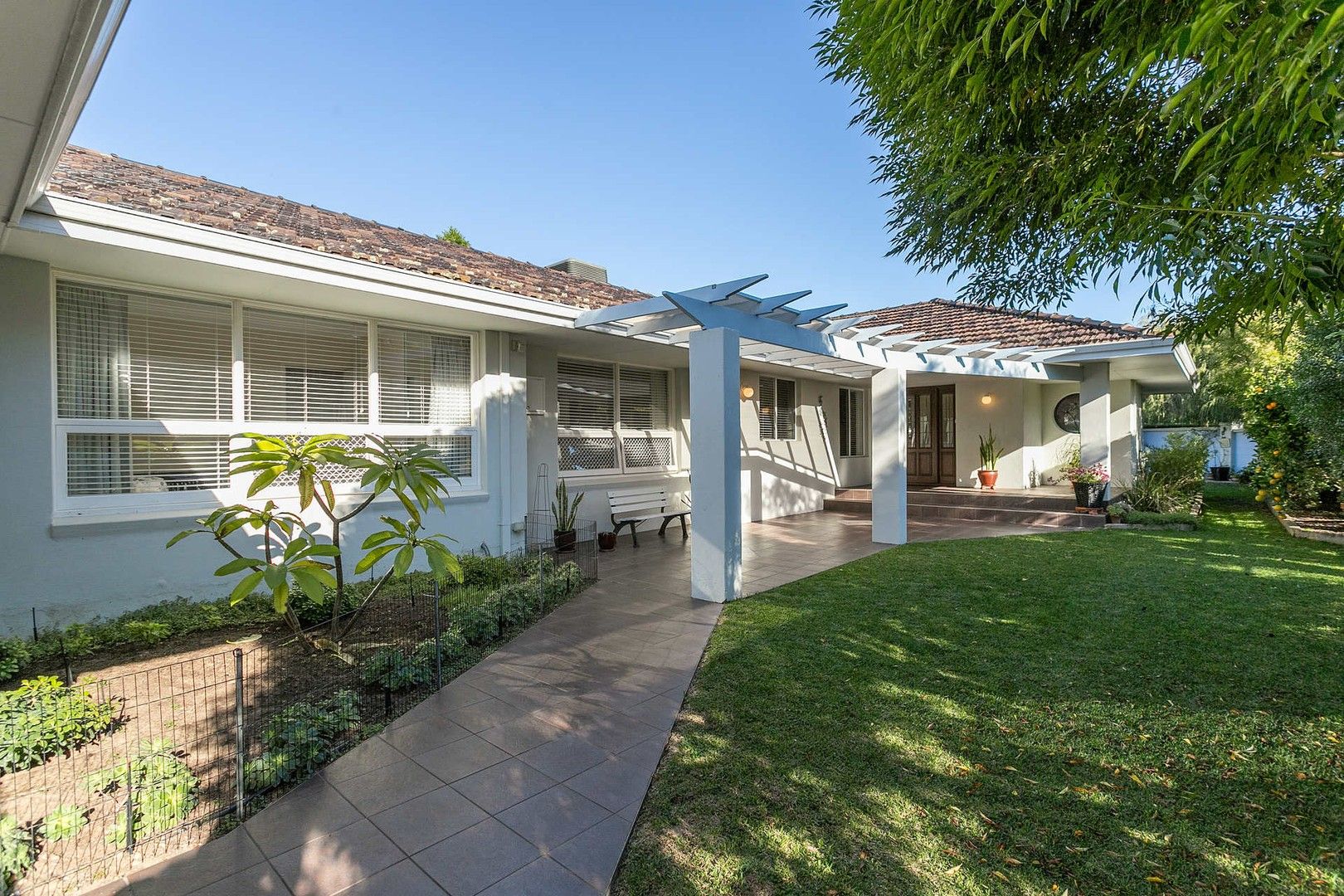4 bedrooms House in 30 Tanson Street ATTADALE WA, 6156