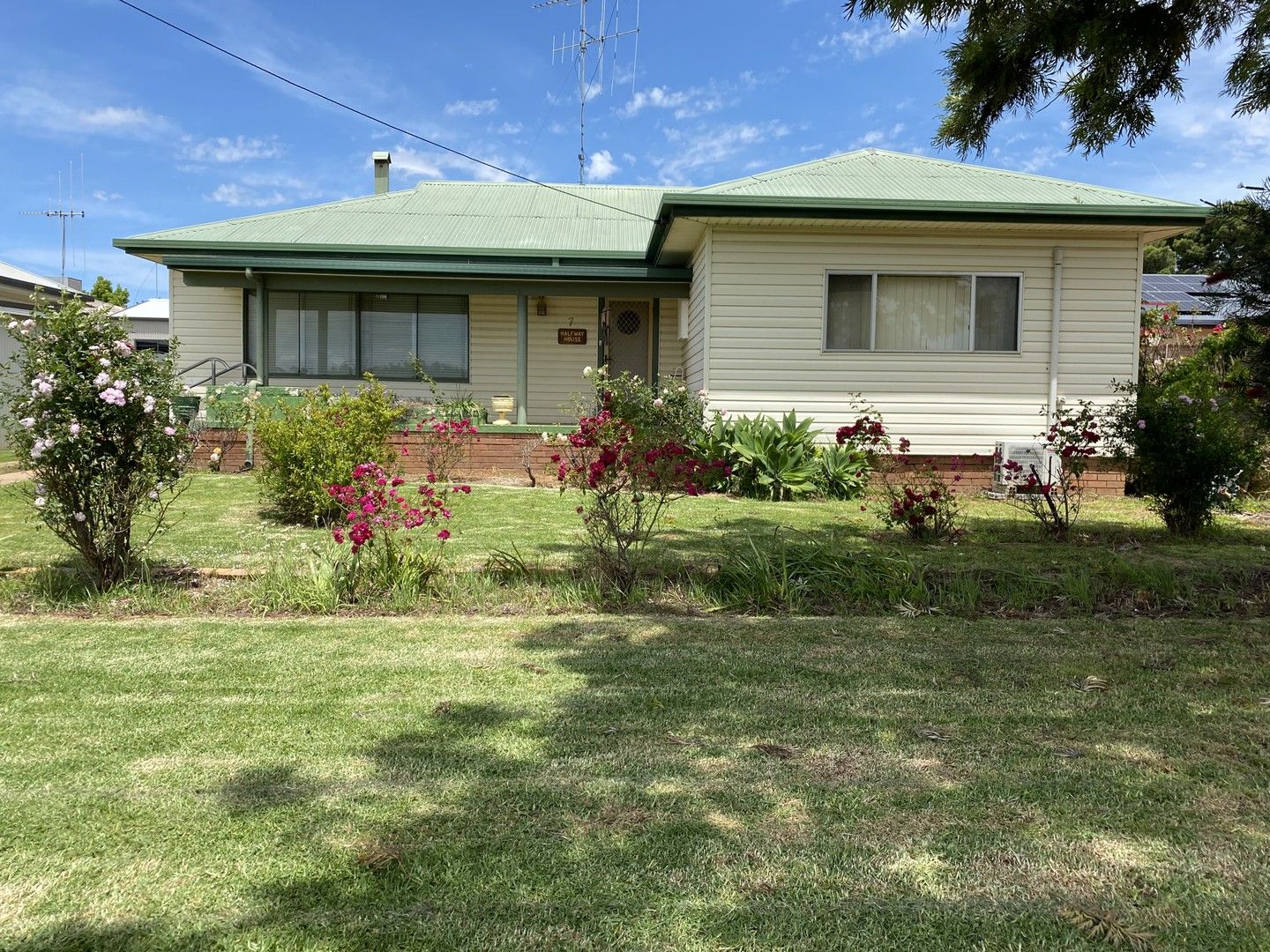 7 Brolgan Road, Parkes NSW 2870, Image 0