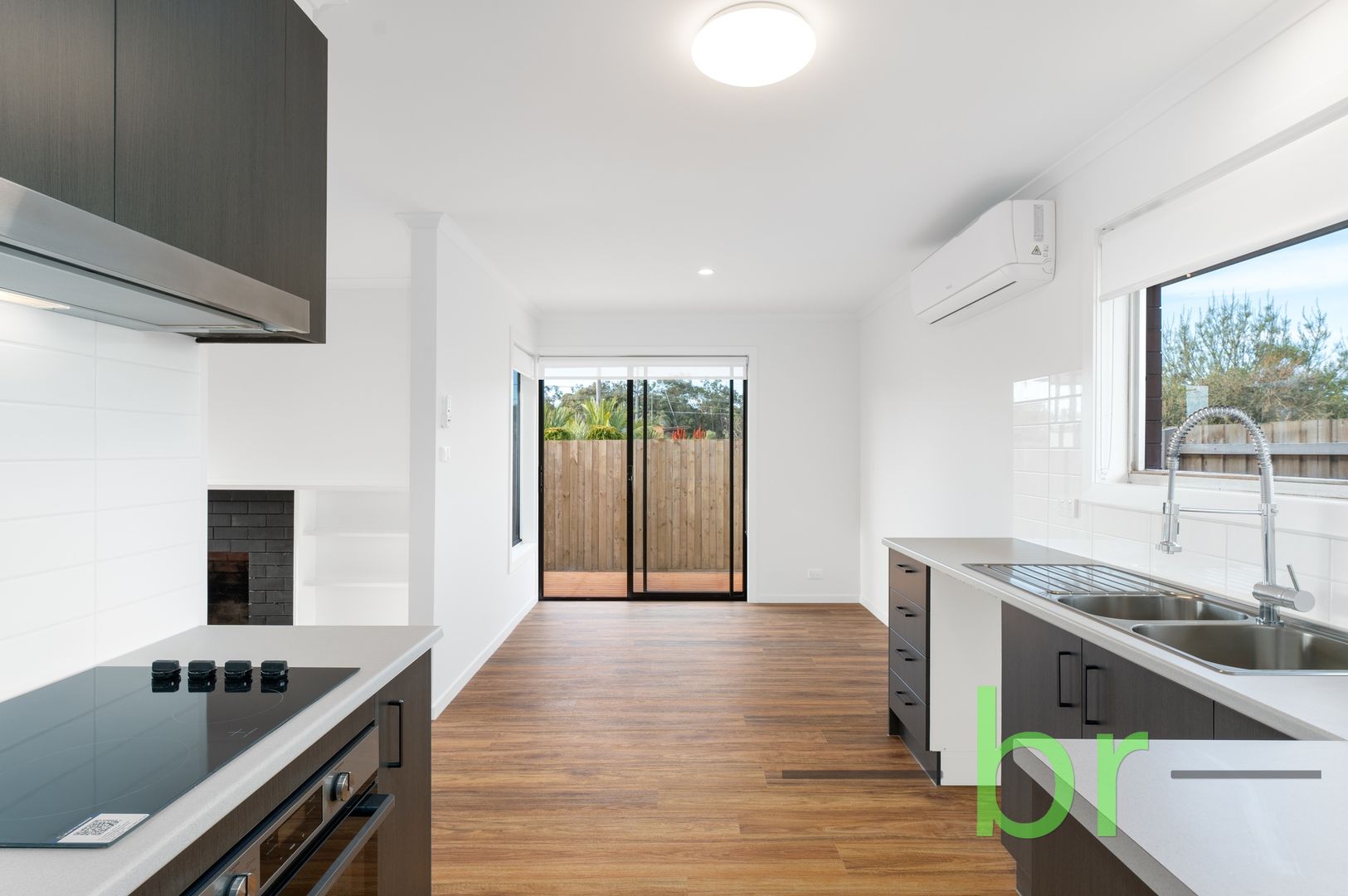 1/8 Swan Street, Lara VIC 3212, Image 1