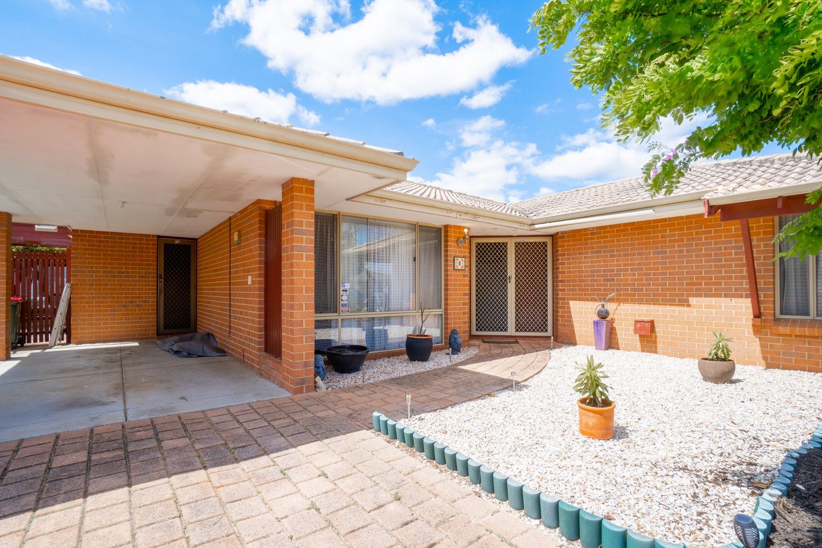 4 bedrooms House in 8 Blakemore Retreat HUNTINGDALE WA, 6110