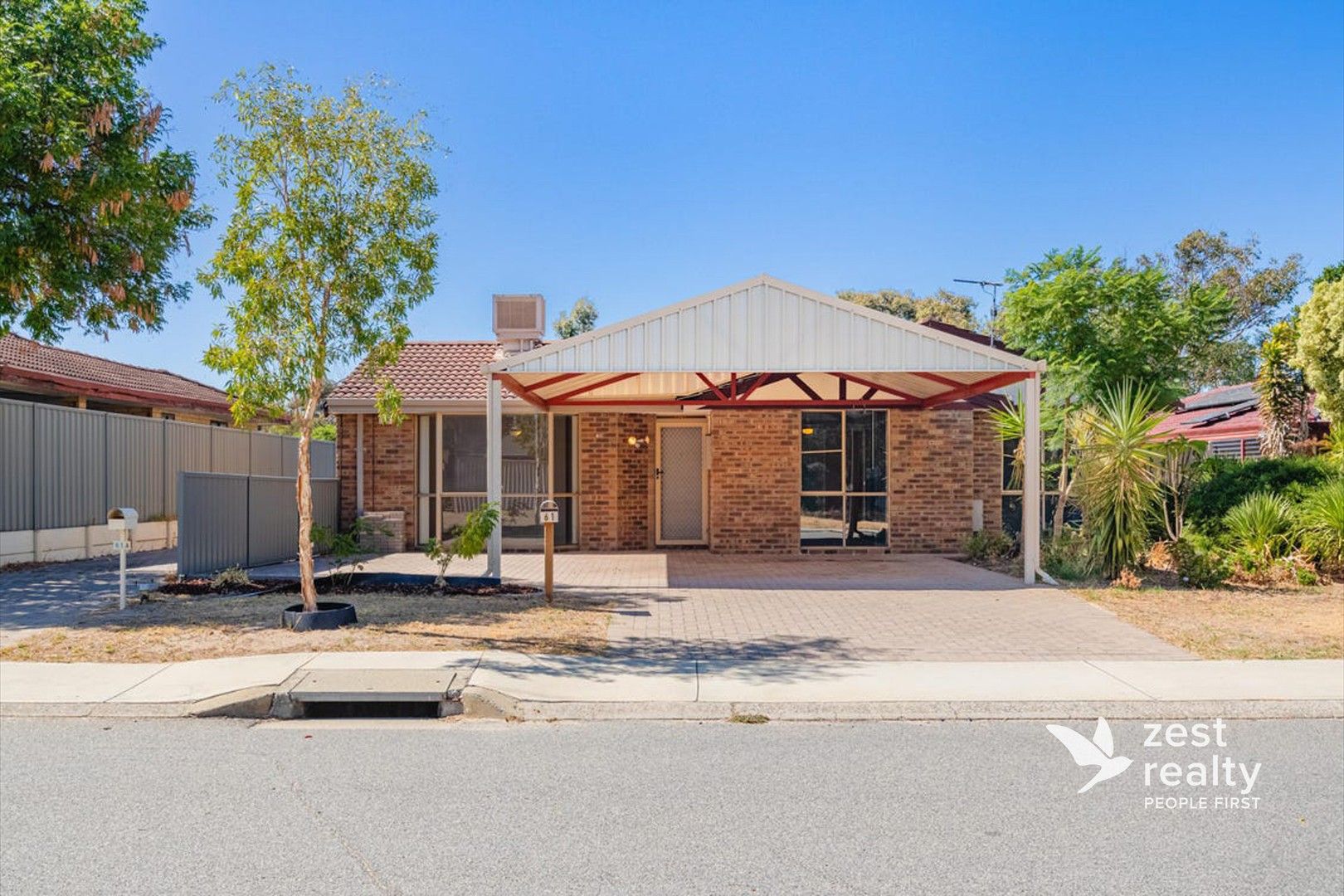 3 bedrooms House in 61 Tollington Park Road KELMSCOTT WA, 6111
