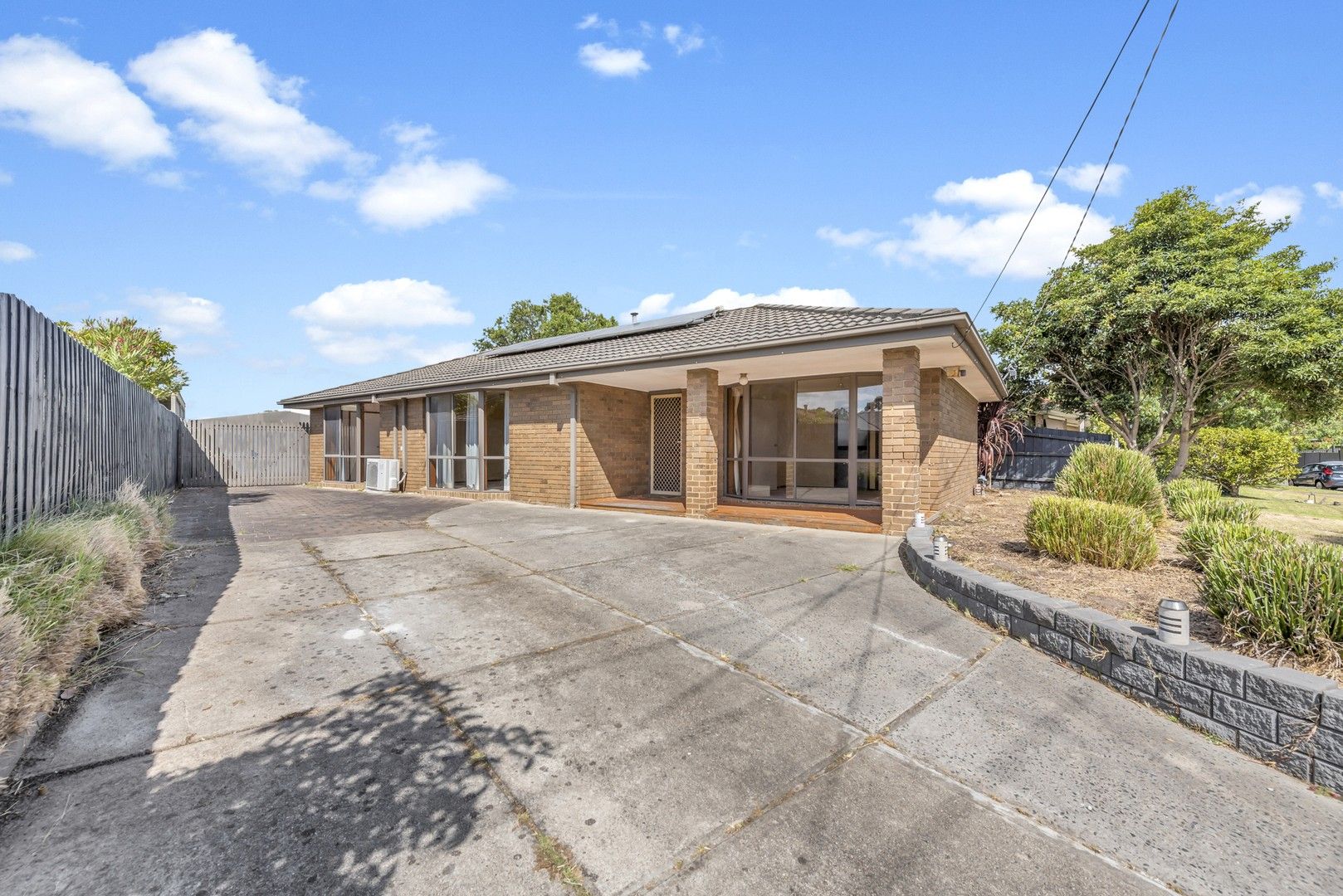 3 bedrooms House in 8 Kestrel Court CARRUM DOWNS VIC, 3201