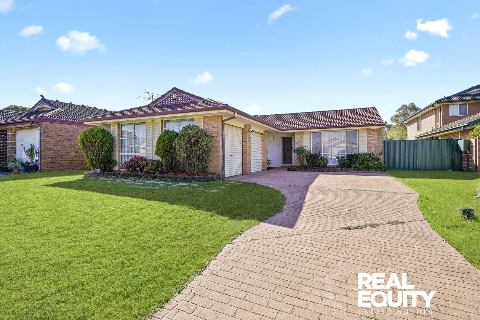 4 bedrooms House in 12 Glenrock Court WATTLE GROVE NSW, 2173