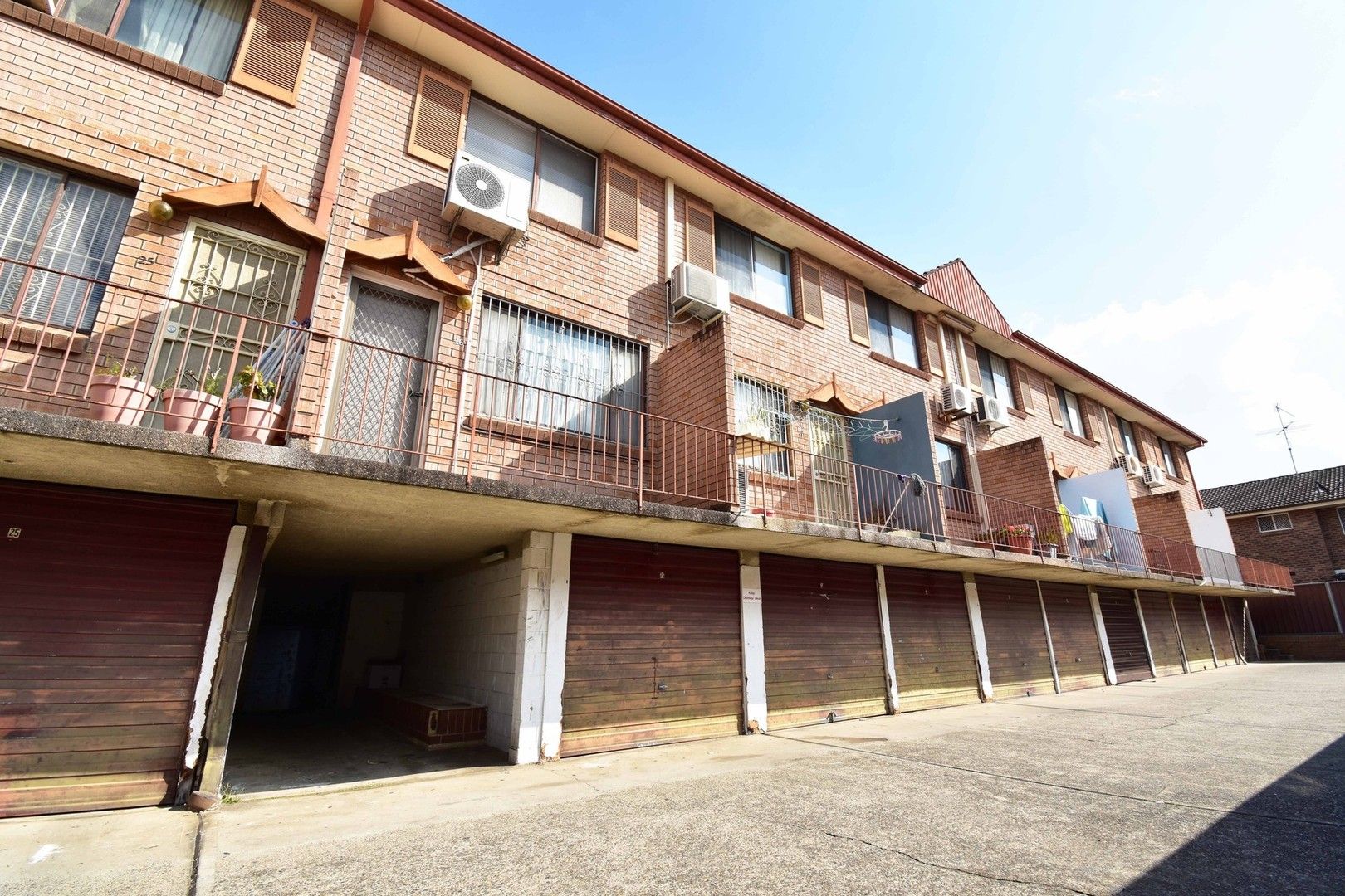 2 bedrooms Townhouse in 27/96 Longfield Street CABRAMATTA NSW, 2166