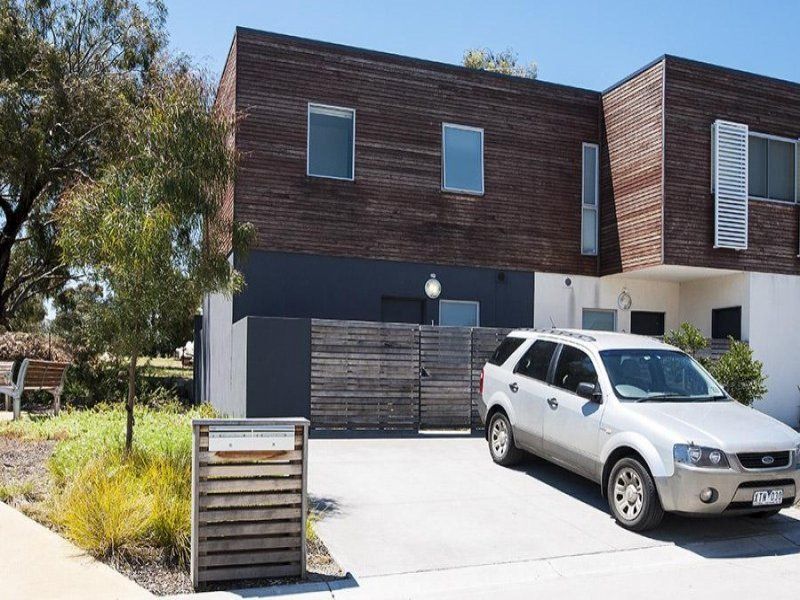 2 bedrooms House in 1 Treefern Crescent BUNDOORA VIC, 3083