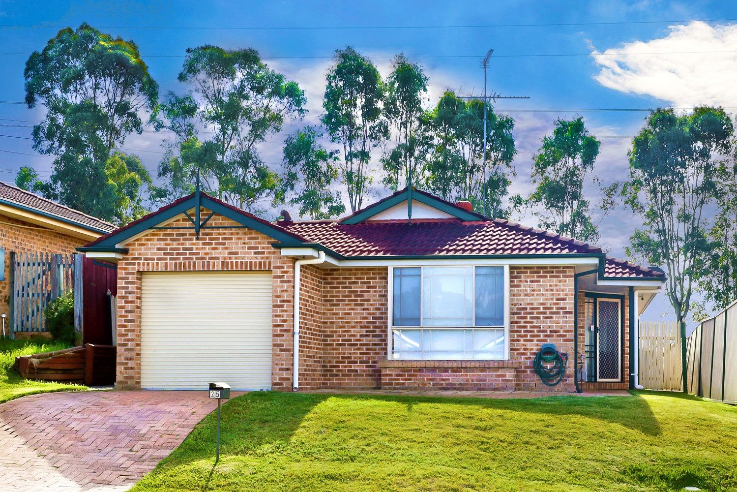 4 bedrooms House in 25 Friarbird Crescent GLENMORE PARK NSW, 2745
