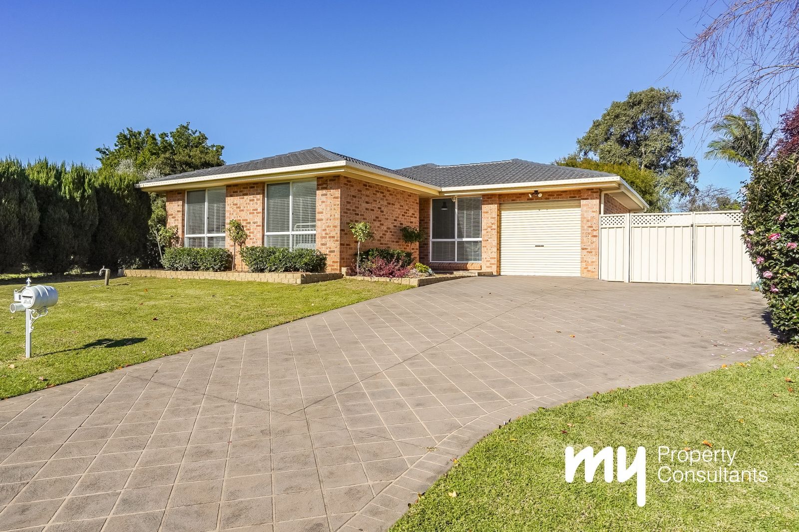 8 Elliotdale Close, Elderslie Property History & Address Research