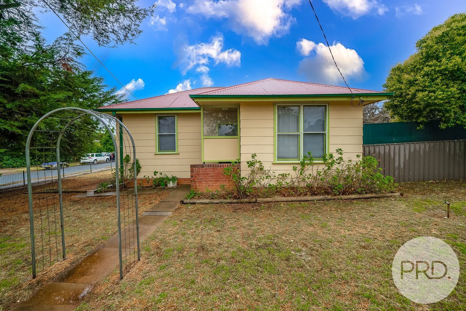 3 bedrooms House in 15 Mcdonough Avenue MOUNT AUSTIN NSW, 2650