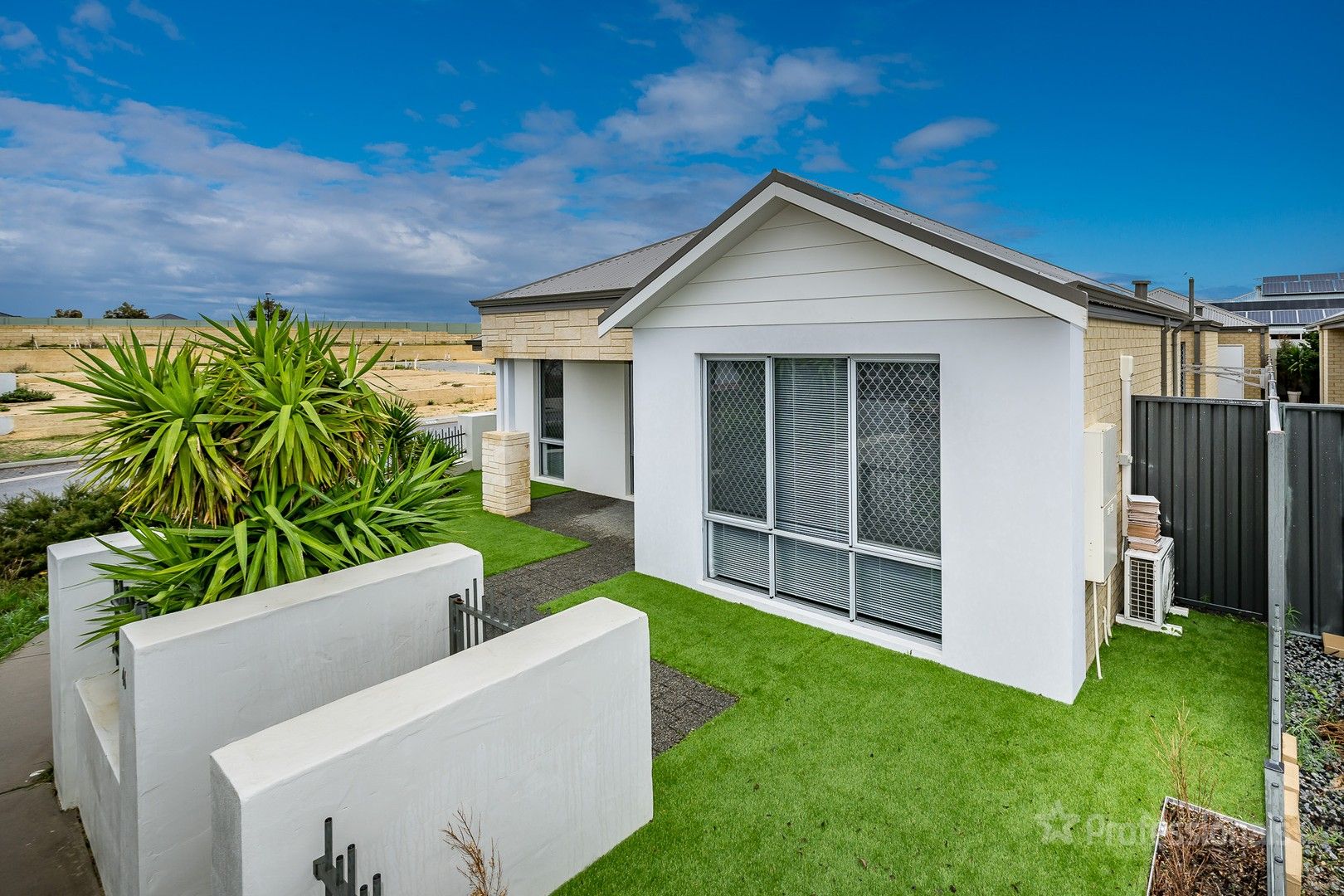 4 bedrooms House in 46 Missingham Avenue ALKIMOS WA, 6038