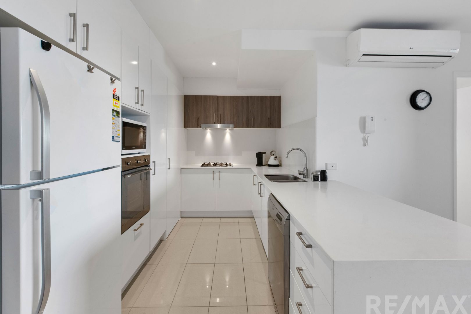 17/70 Bay Terrace, Wynnum QLD 4178, Image 2