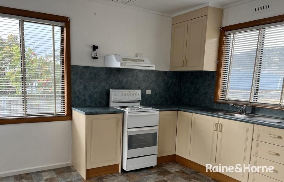 1/4 Amundsen Crescent, Warrane TAS 7018 House For Rent 470 Domain