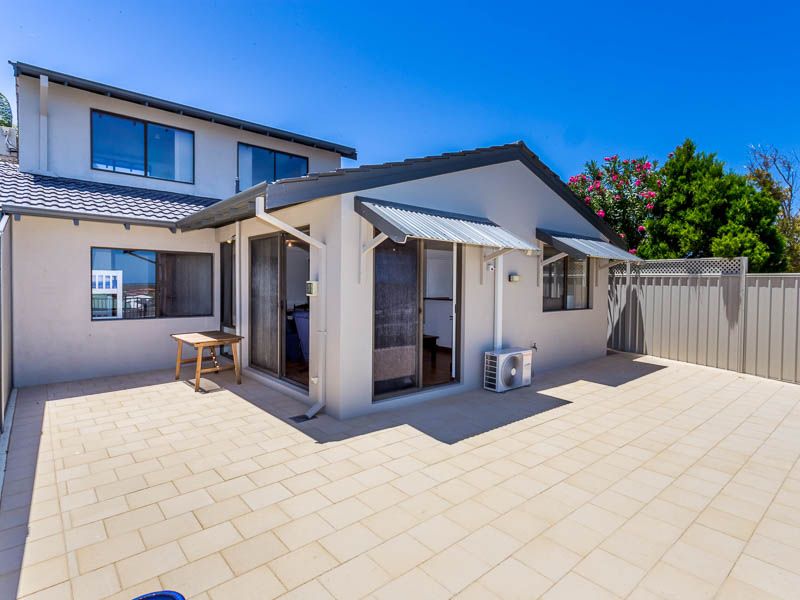 2 bedrooms Apartment / Unit / Flat in 7b Urbahns Way HILLARYS WA, 6025