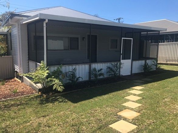 2 bedrooms House in 1A Caves Beach Rd CAVES BEACH NSW, 2281