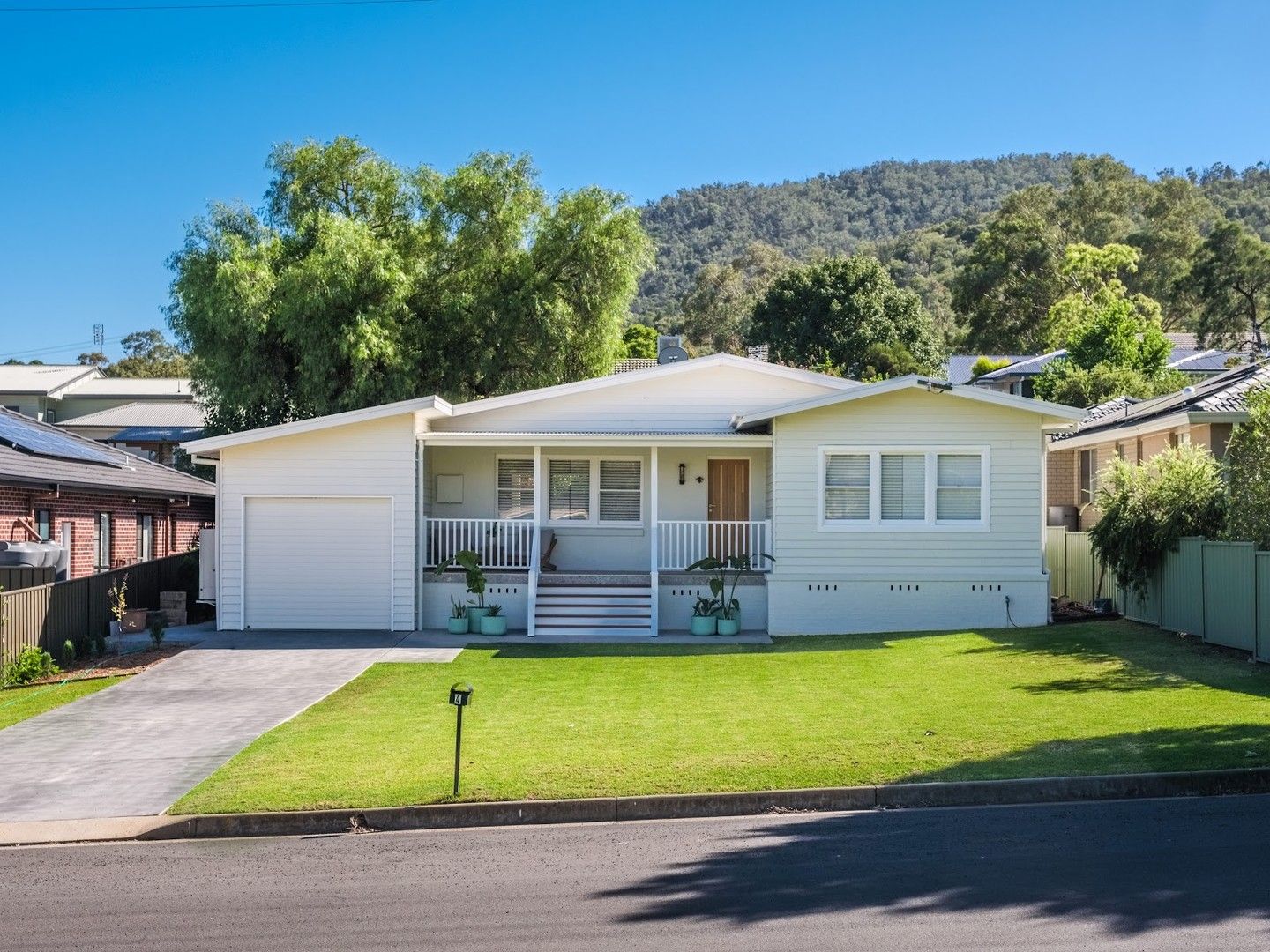 4 bedrooms House in 4 Bushland Avenue EAST TAMWORTH NSW, 2340