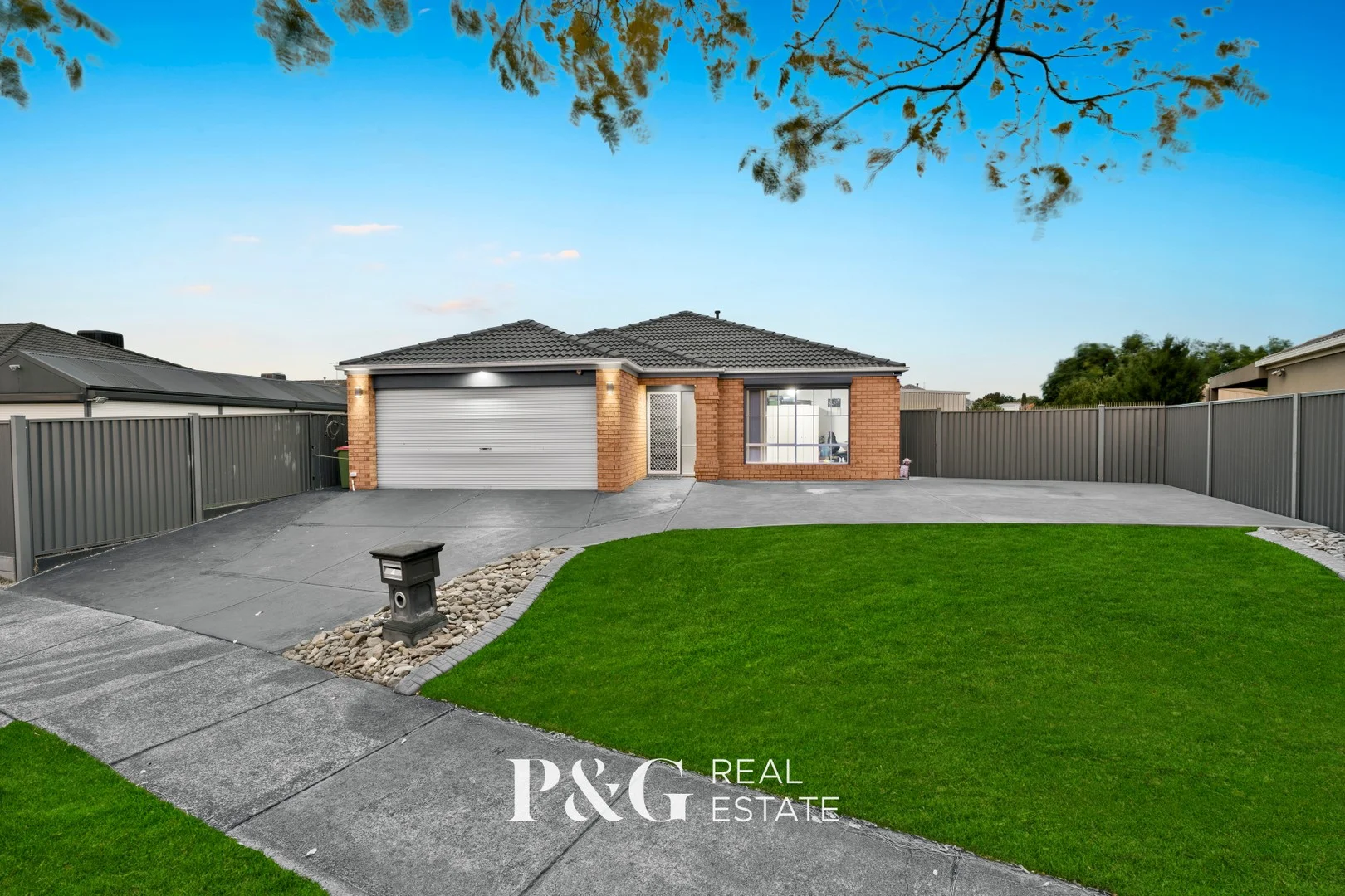 4 Chatswood Drive, Narre Warren South VIC 3805