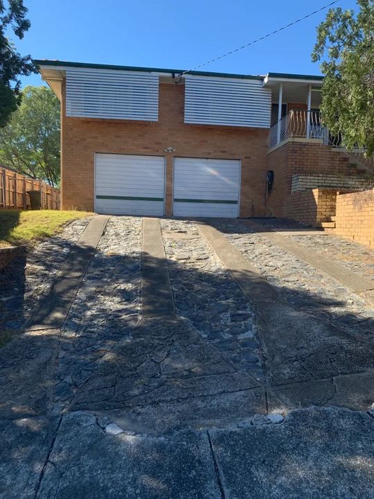 4 Gemalla Street, Stafford Heights Property History & Address