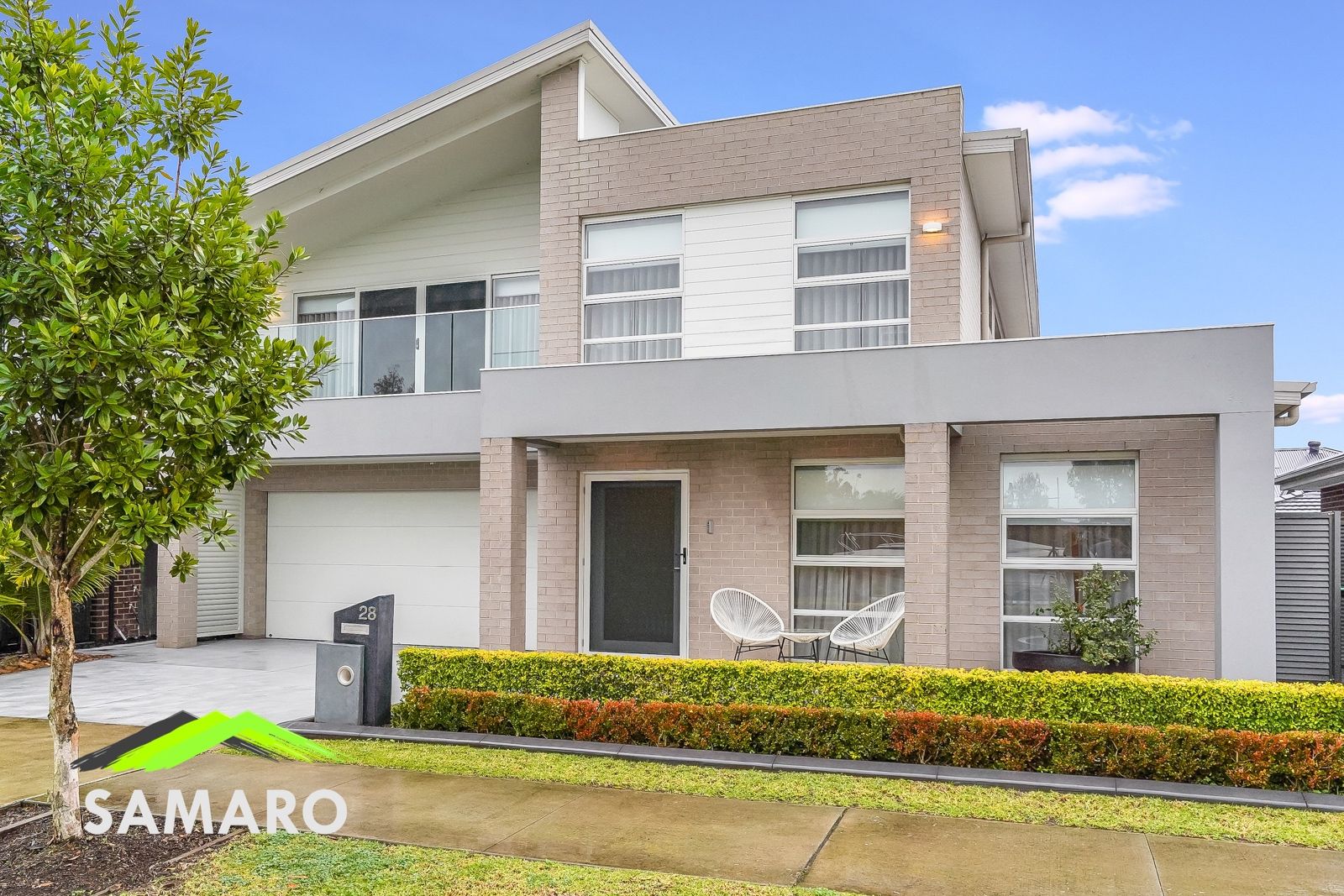 5 bedrooms House in 28 Ewing Loop ORAN PARK NSW, 2570
