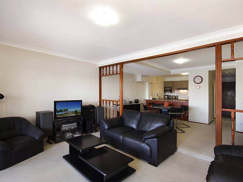 Unit 2/17 Barbet Place, Burleigh Waters QLD 4220, Image 2