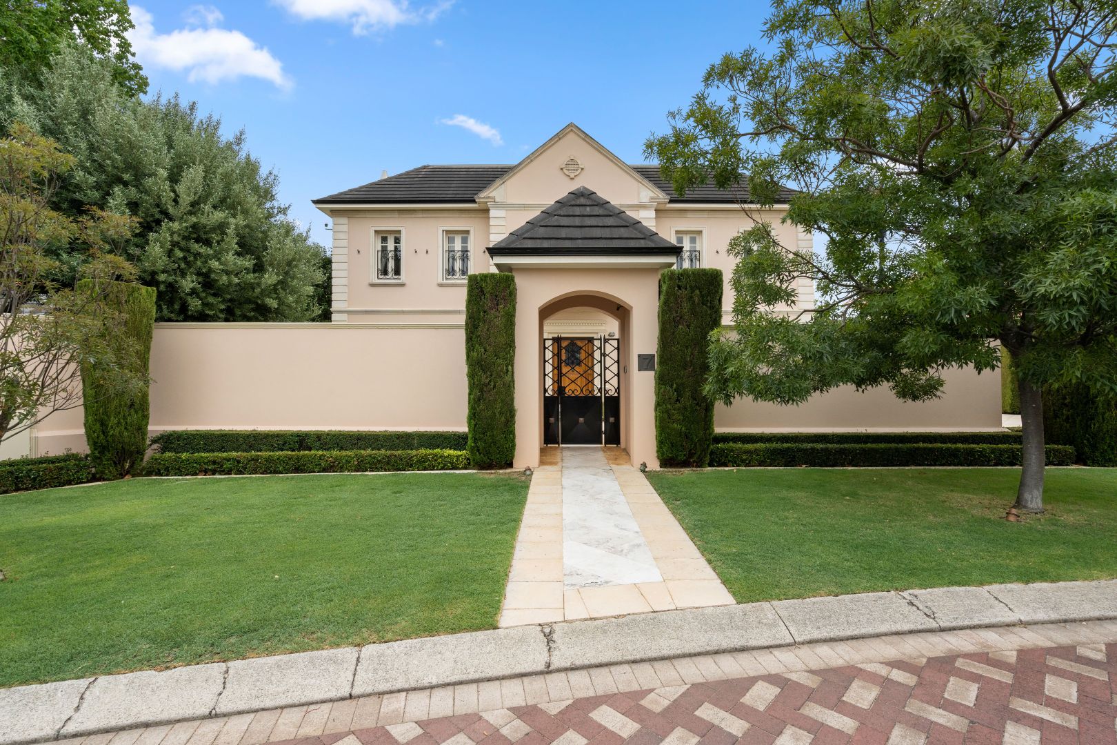 7 Ash Grove, Duncrai Property History & Address Research Domain