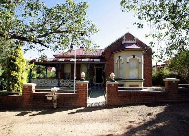 16 Dalley Street, Junee NSW 2663