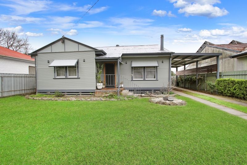 3 bedrooms House in 3 Kiewa-Bonegilla Road TANGAMBALANGA VIC, 3691