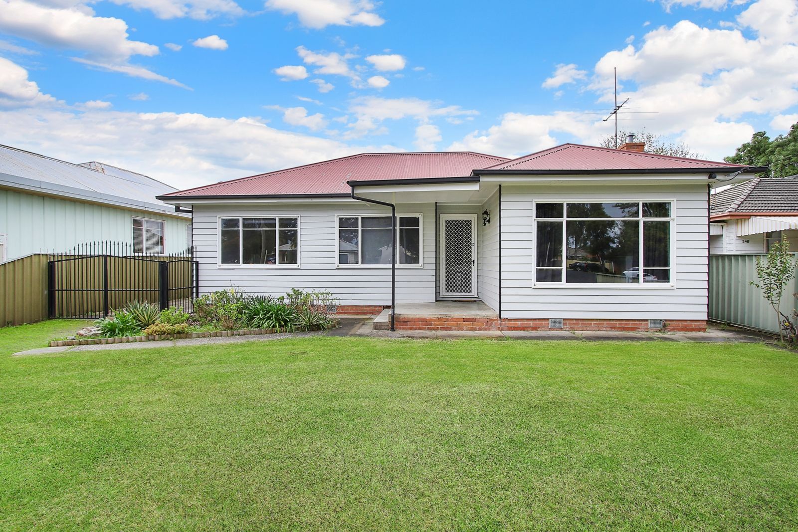 3 bedrooms House in 250 Kooba Street NORTH ALBURY NSW, 2640