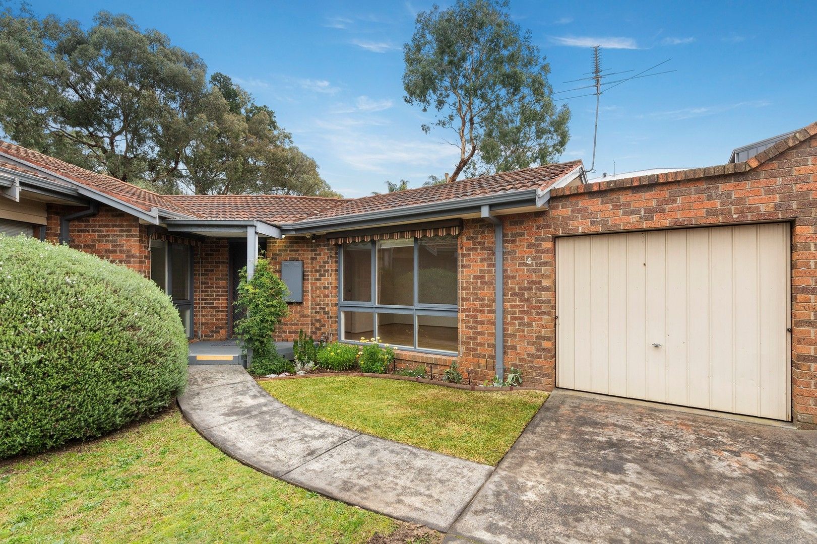 4/31 Paterson Crescent, Greensborough VIC 3088 House For Rent 550