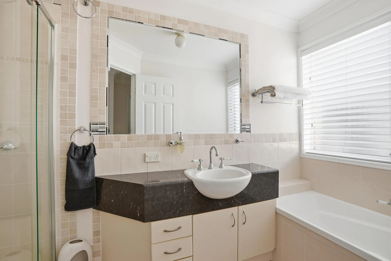 Additional image 18 of 28 Tussock Crescent, Elanora QLD 4221