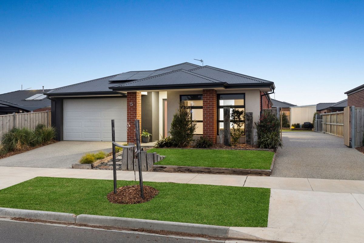 4 bedrooms House in 5 Beeston Avenue CHARLEMONT VIC, 3217