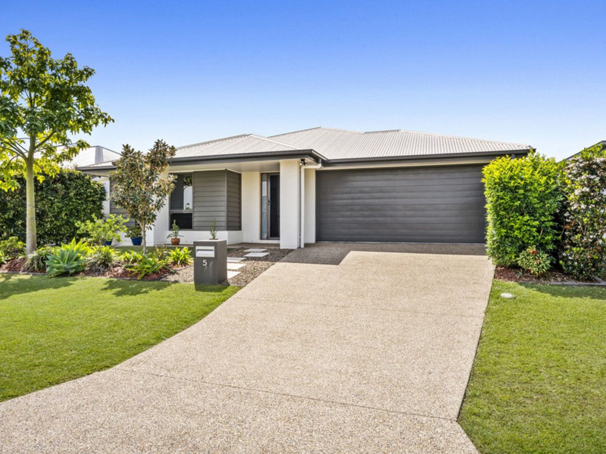 5 bedrooms House in 5 Conimbla Street PIMPAMA QLD, 4209