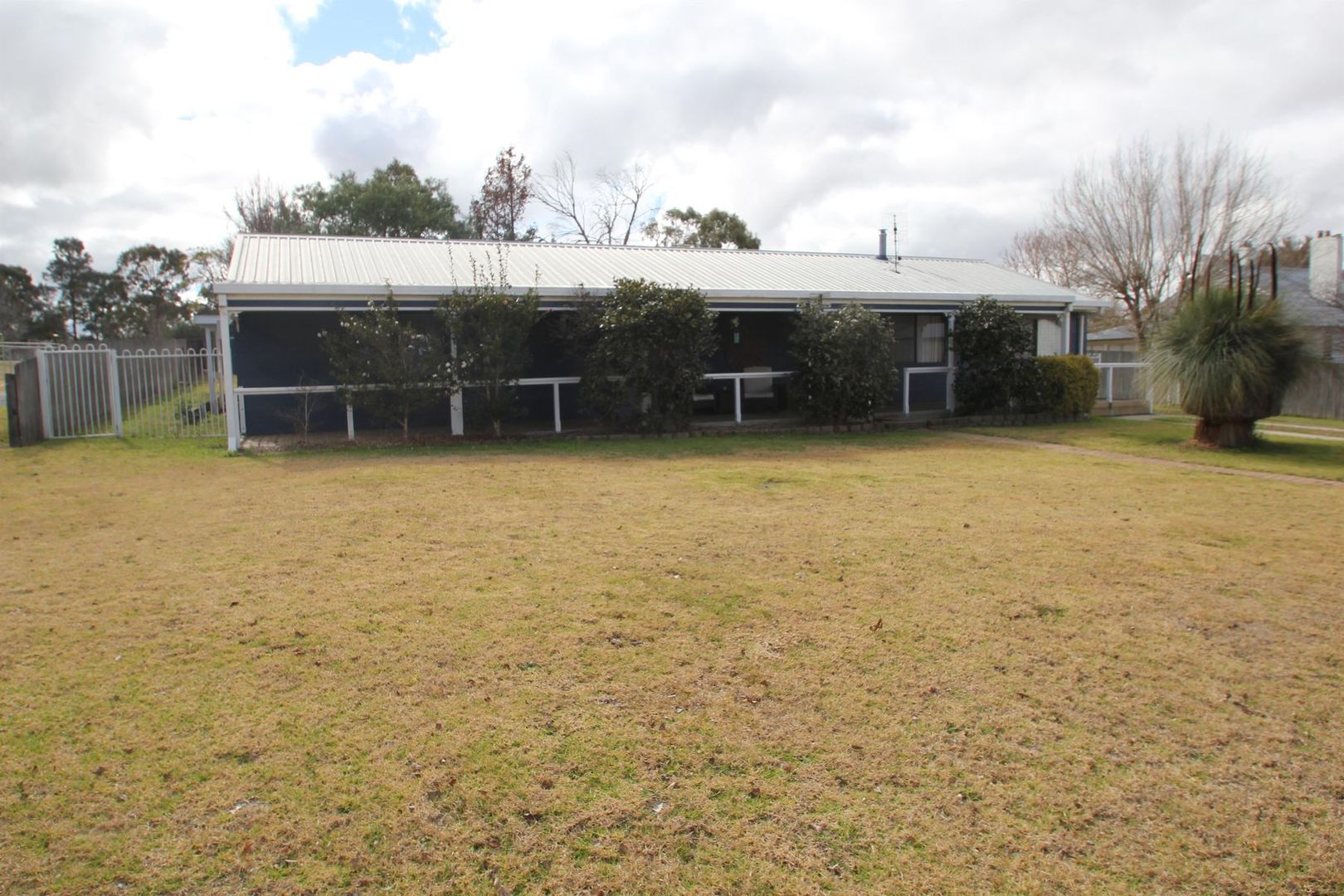 24 Naas Street, Tenterfield NSW 2372, Image 2